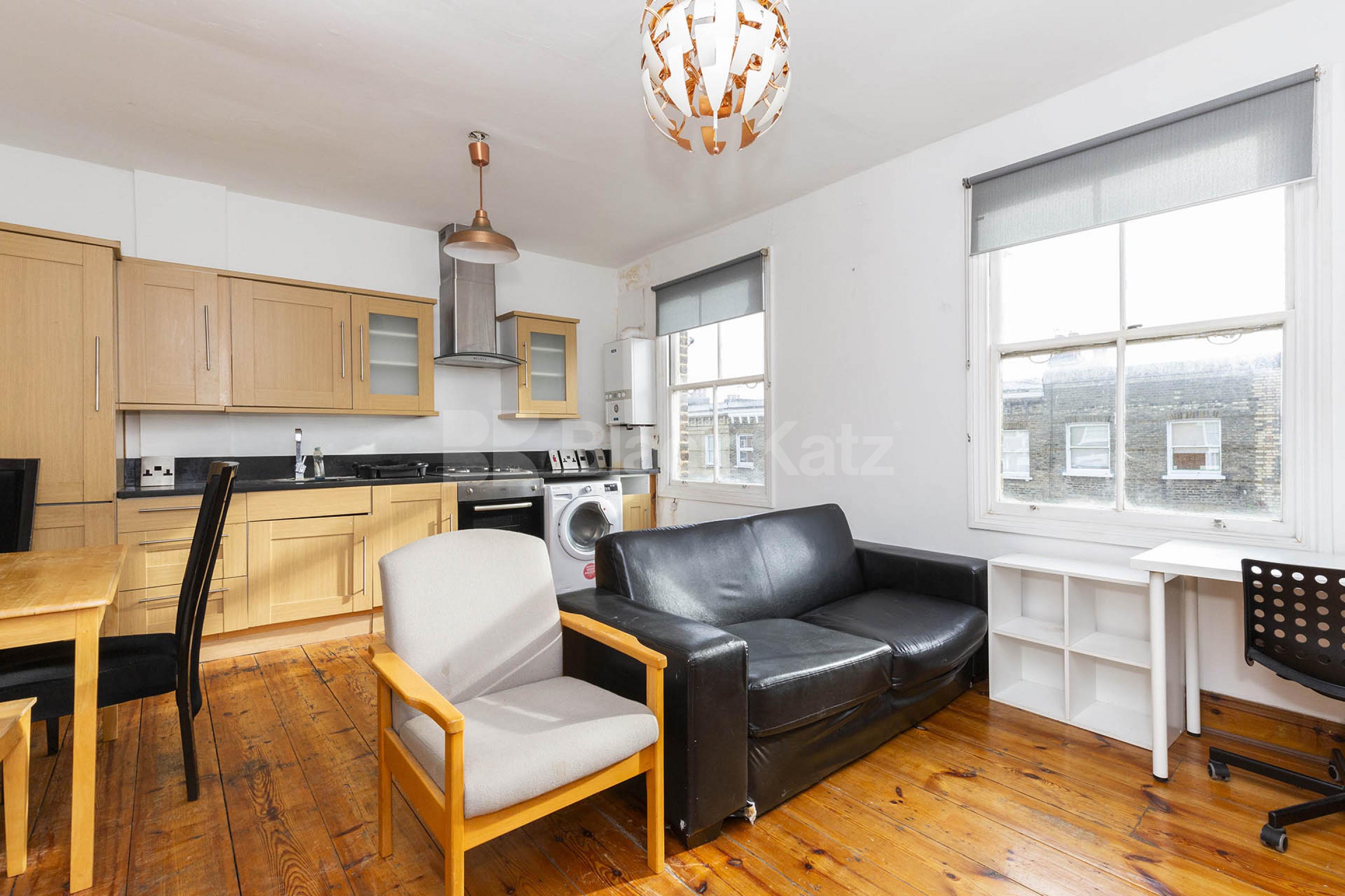 Top floor 3 bedroom property with roof terrace located close to Northern Line Davenant Road, Archway N19